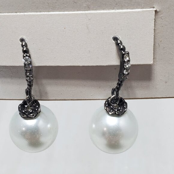 Ali Khan pearl rhinestone dangle fish hook earring - Picture 2 of 5